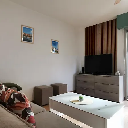 Apartamento à 300m Des Plages De - Parking Privé *